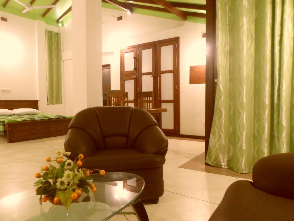 Nilas Guesthouse 希克杜沃 外观 照片